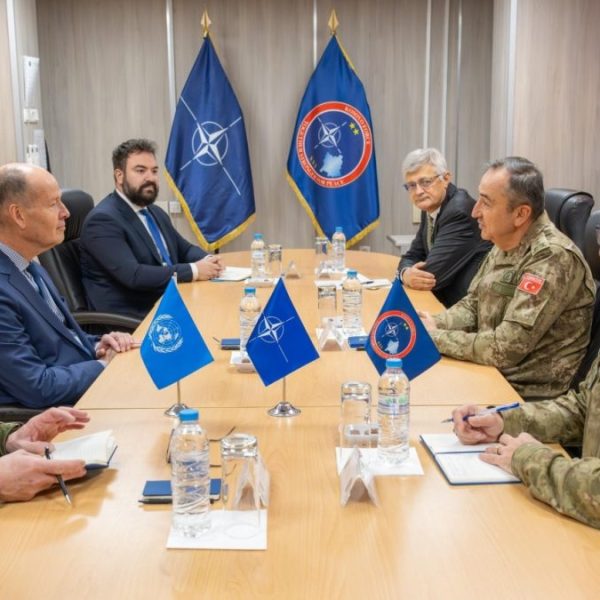 Komandant Kfora razgovarao sa šefom&hellip;