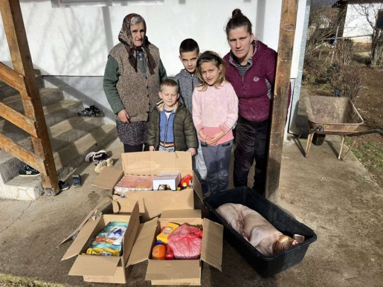 Podeljena božićna pomoć ugroženim porodicama na Kosovu i Metohiji