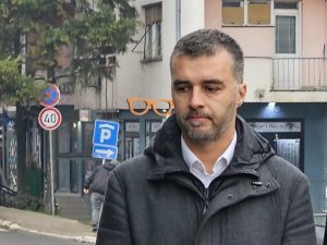 Manojlović: Vlast izbegava raspravu o položaju Srba na&hellip;