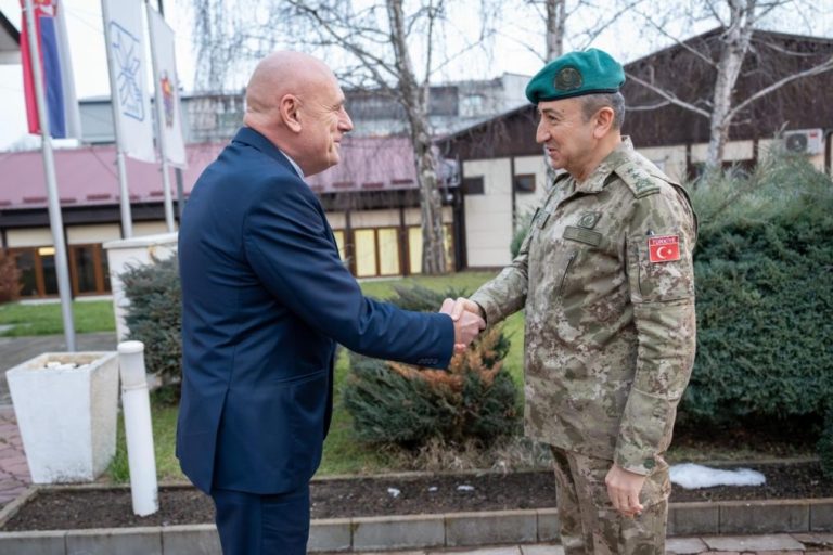 Komandant KFOR-a sa Arsićem i Eljšanijem u Severnoj Mitrovici