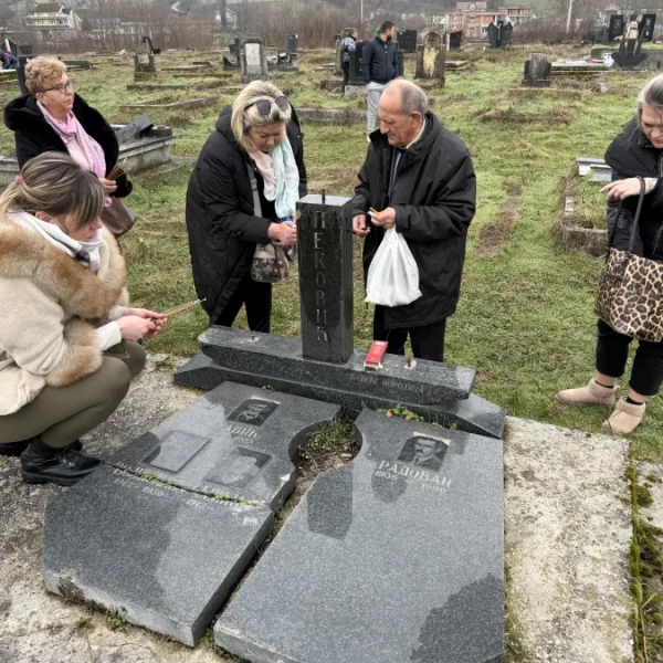 Zadušnice u ruševinama i smeću:&hellip;