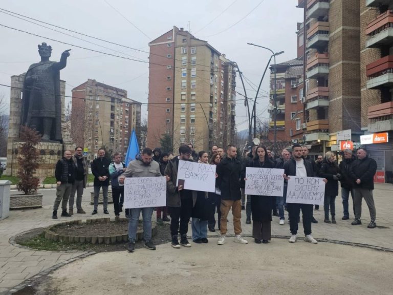 Studenti u Kosovskoj Mitrovici poručili da je ugrožen opstanak
