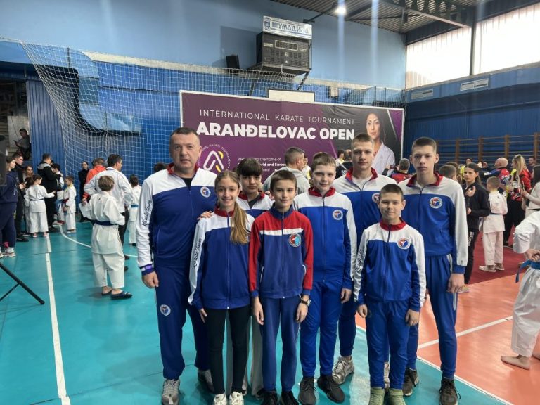 Dve srebrne i jedna bronzana medalja za karatiste iz Kosovske Mitrovice u Aranđelovcu