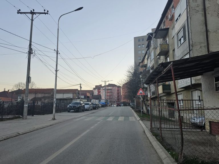 Saobraćajka, napad i zaplena narkotika u Severnoj Mitrovici, oštećenje vozila u Zubinom Potoku