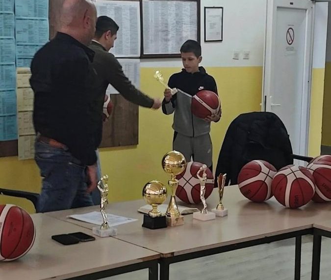 Košarkaški savez KiM uručio priznanje Lazaru Rajoviću iz Leposavića