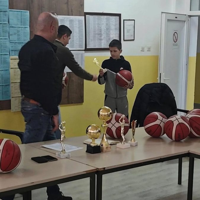 Košarkaški savez KiM uručio priznanje Lazaru Rajoviću iz Leposavića