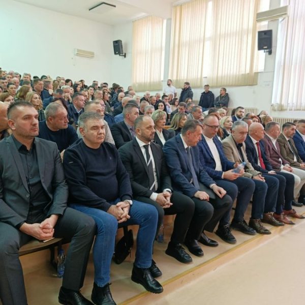 Konsultativni sastanak na FTN-u