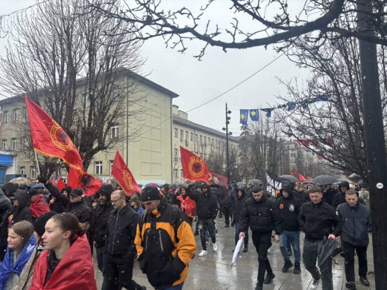 Hiljade Albanaca na protestu podrške bivšim vođama OVK&hellip;