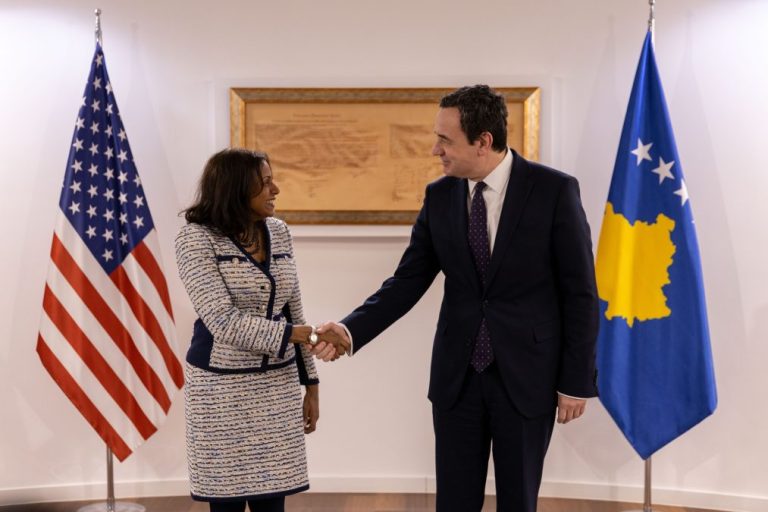 Američka ambasada: Otpravnica poslova se sastala sa Kurtijem nakon formiranja vlade
