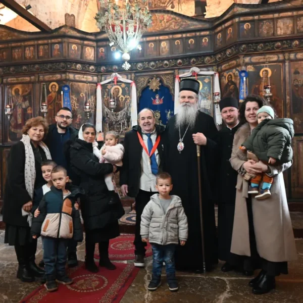 Mitropolit Teodosije služio liturgiju u…