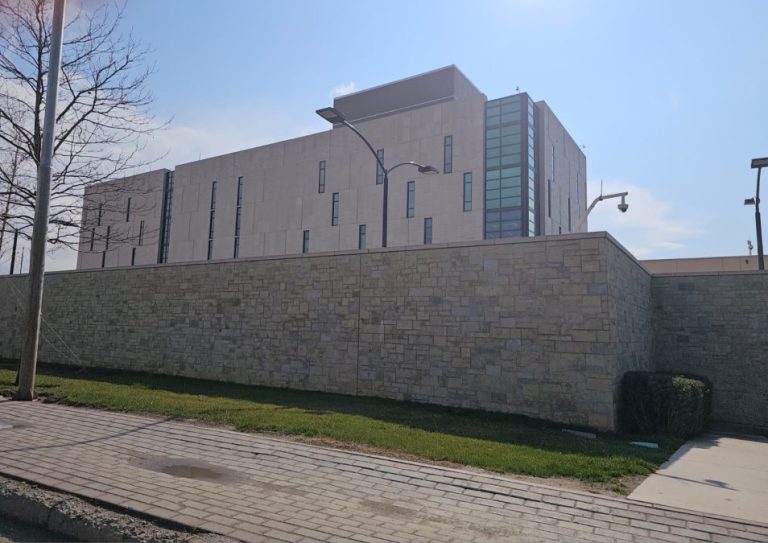 Američka ambasada u Prištini upozorila svoje državljane na povećan rizik u inostranstvu