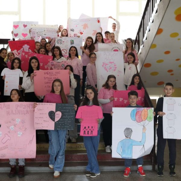 Dan roze majica obeležen u OŠ Branko Radičević