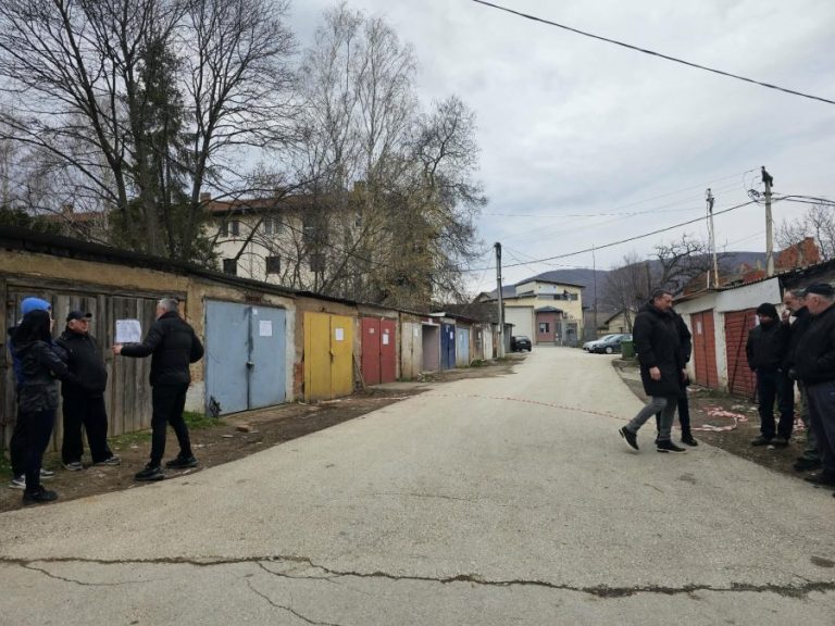 Korisnici garaža kod Pritvorskog centra traže objašnjenje: Objekti postoje 60 godina, Trepča nije ponudila rešenje