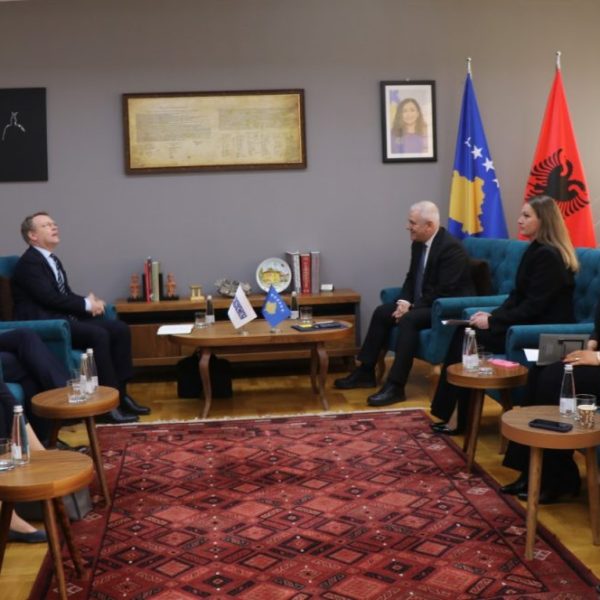 Svečlja sa komesarom OEBS-a o…