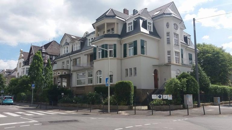 „Kosovo je Srbija“ na kosovskoj ambasadi u Berlinu