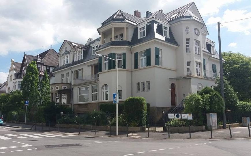 „Kosovo je Srbija“ na kosovskoj ambasadi u Berlinu