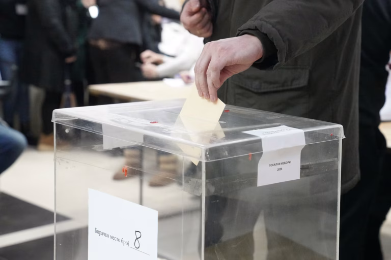 Počeli lokalni izbori u deset opština i gradova u Srbiji