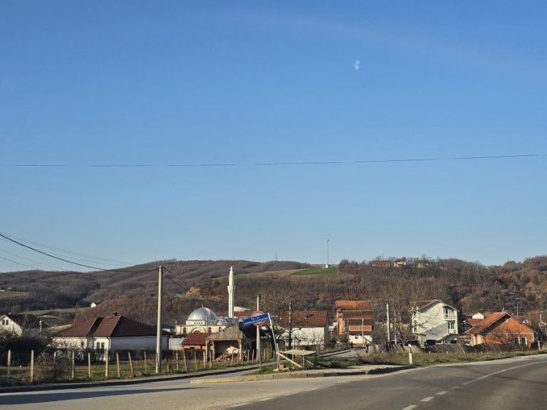 Saobraćajna nezgoda kod Srbice, šestoro povređeno