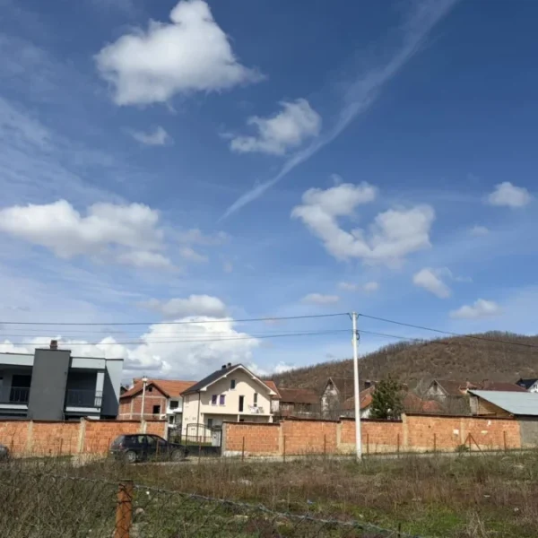 Tri osobe stradale u pucnjavi…