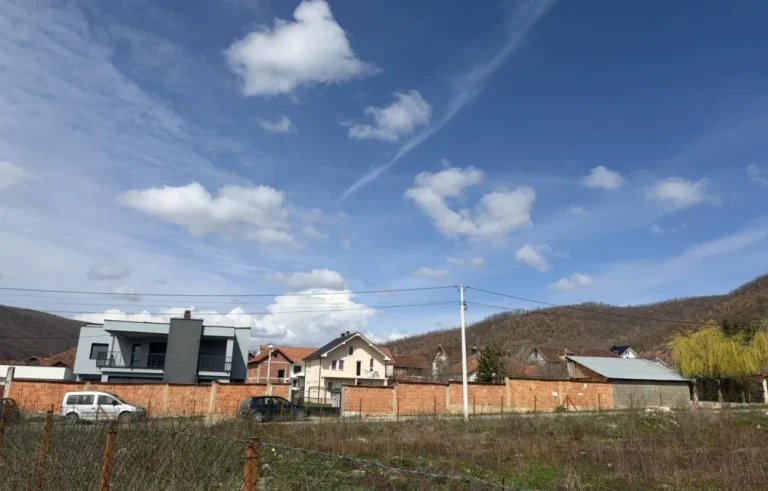 Tri osobe stradale u pucnjavi kod Podujeva