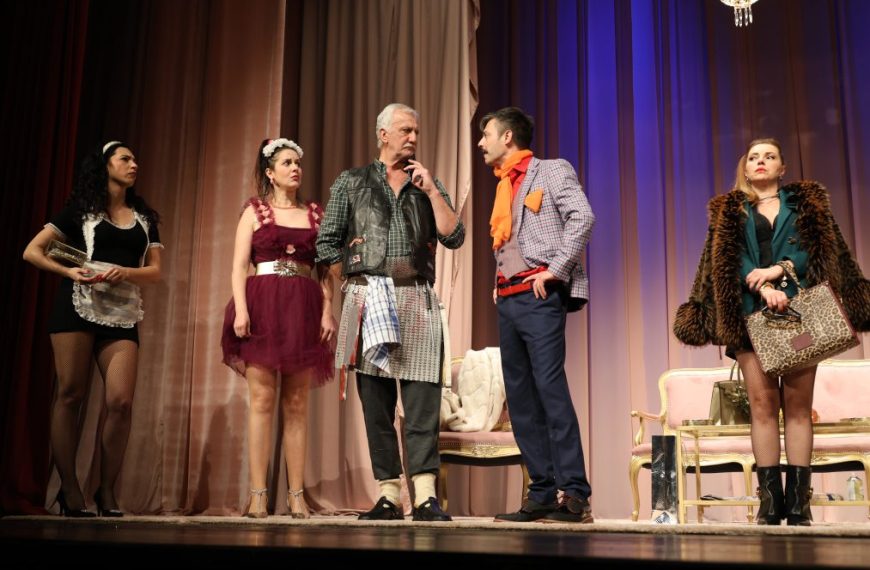 „Pokondirena tikva“ premijerno izvedena u Gračanici, večeras repriza u Zvečanu