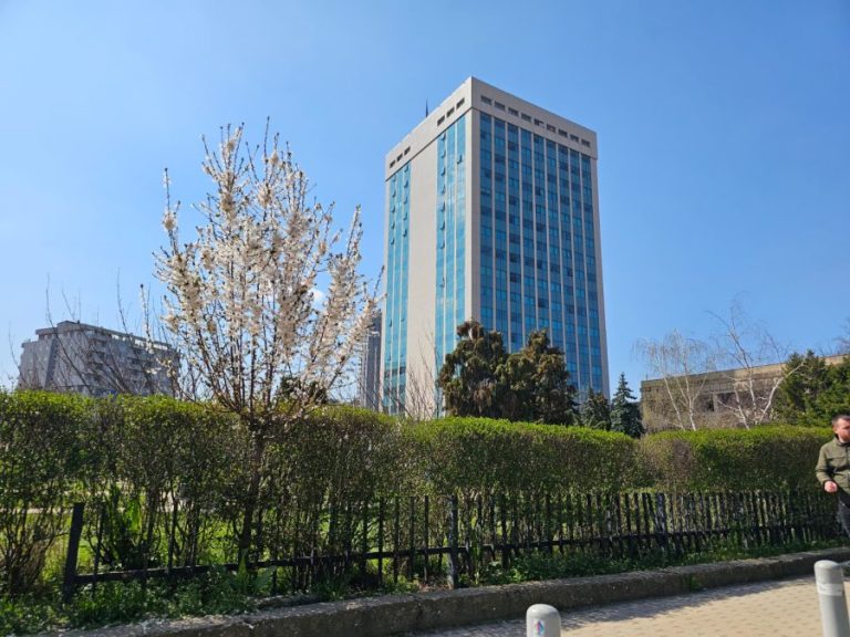 Kosovo sve bliže vanrednim izborima – sednica za&hellip;