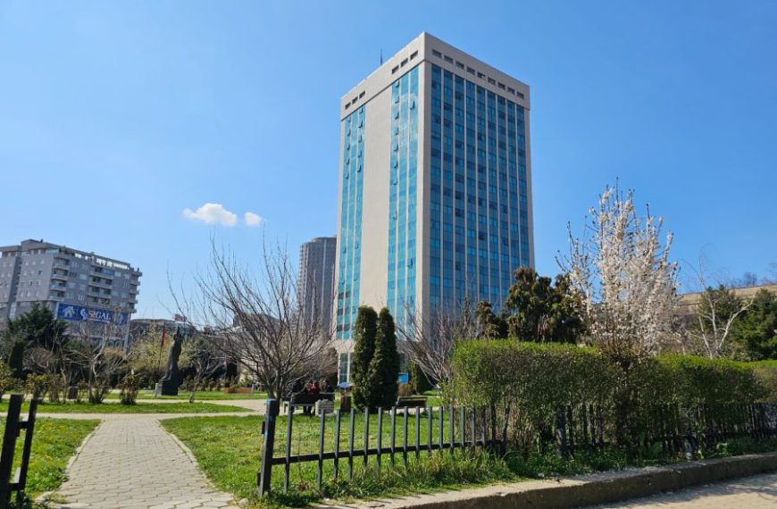 Ko proizvodi lažne vesti o Kosovu – domaći akteri ili strani centri moći?