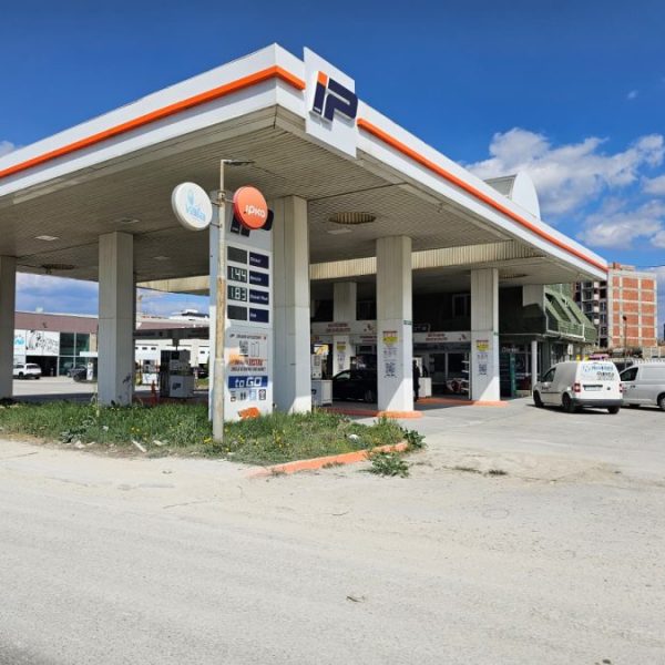 Rekordan rast cene nafte na…