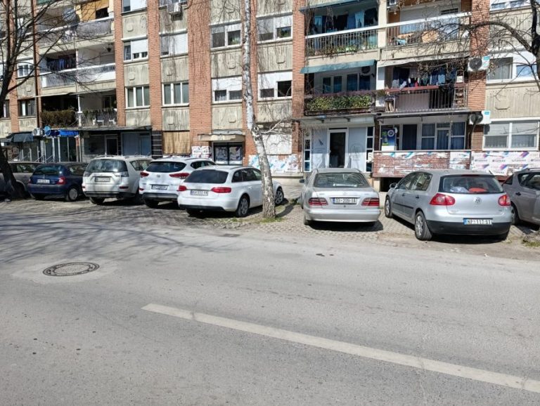 MUP Kosova: Zatamnjena stakla dozvoljena samo fabrički