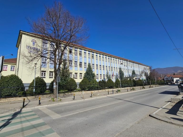 Policija ušla u Tehničku školu: „Zbog predizbornog skupa“