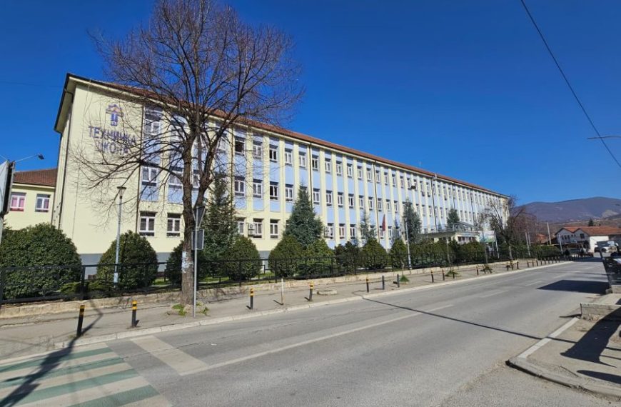 Policija ušla u Tehničku školu: „Zbog predizbornog skupa“