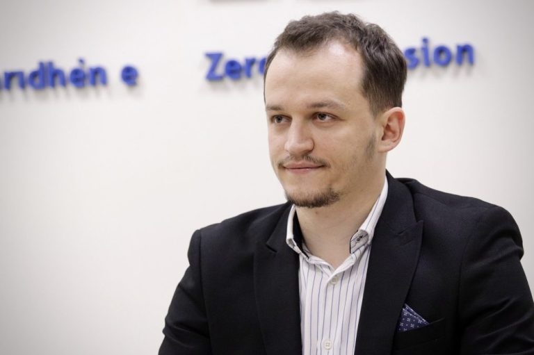 Cakoli: Prebacivanje krize na Ustavni sud nije političko rešenje