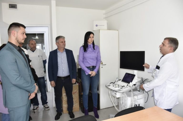 Opština donirala medicinsku opremu zdravstvenim ustanovama u Gračanici i Lapljem Selu