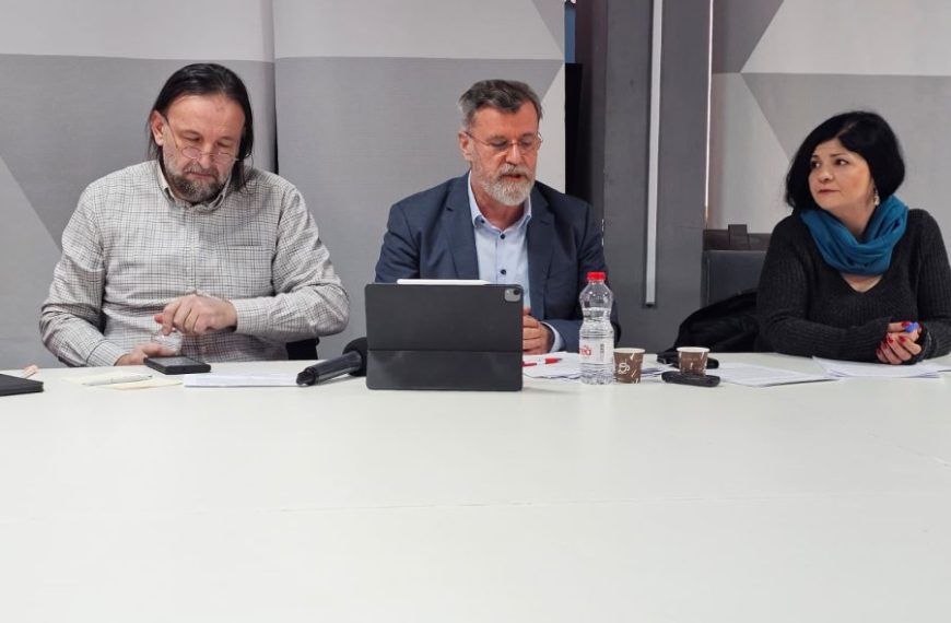 Veran Matić napadnut ispred Skupštine Srbije