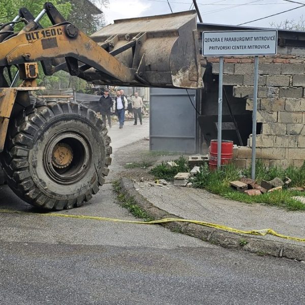 Opština Severna Mitrovica: Rušenje garaža&hellip;