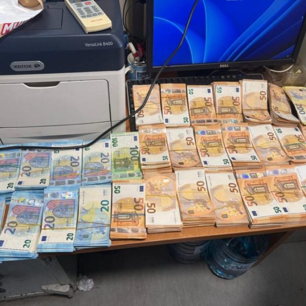 Bela Zemlja: Državljaninu Rumunije zaplenjeno više od 122.000 evra zbog neprijavljivanja