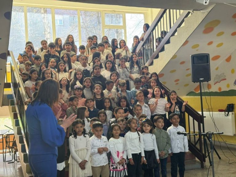 Učenici OŠ „Vlado Ćetković“ obeležili Dan Roma: Obrazovanje je naša snaga