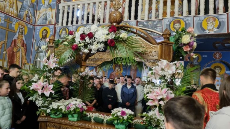 U hramu Svetog Dimitrija izneta plaštanica, služio mitropolit Teodosije