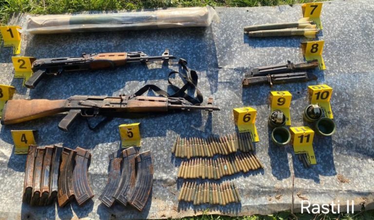 U dve odvojene akcije kod Zubinog Potoka zaplenjene puške, bombe i municija