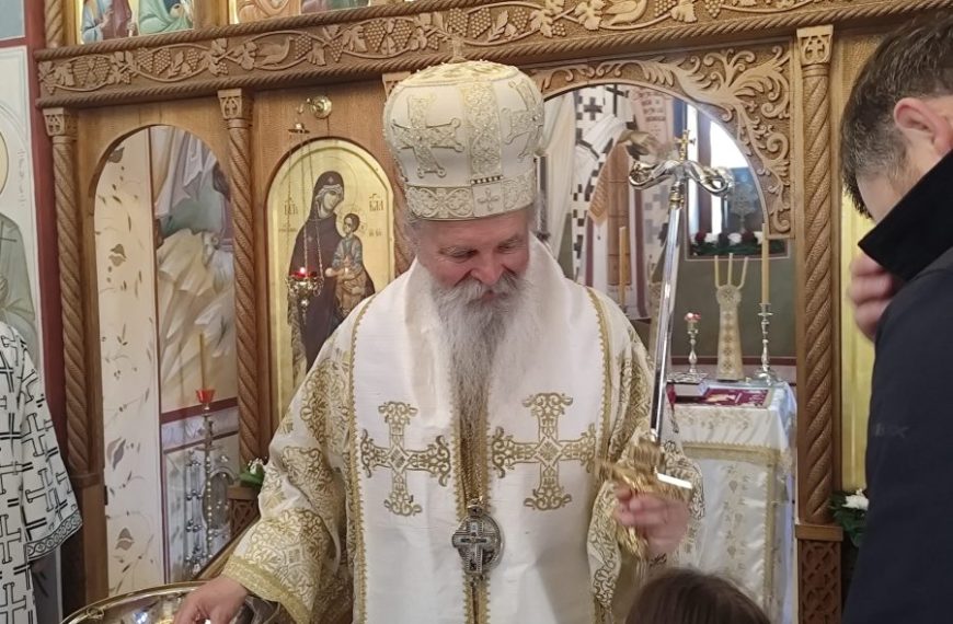 Mitropolit Teodosije služio liturgiju u crkvi Svetog Đorđa u Zvečanu