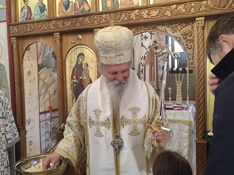 Mitropolit Teodosije služio liturgiju u crkvi Svetog Đorđa u Zvečanu