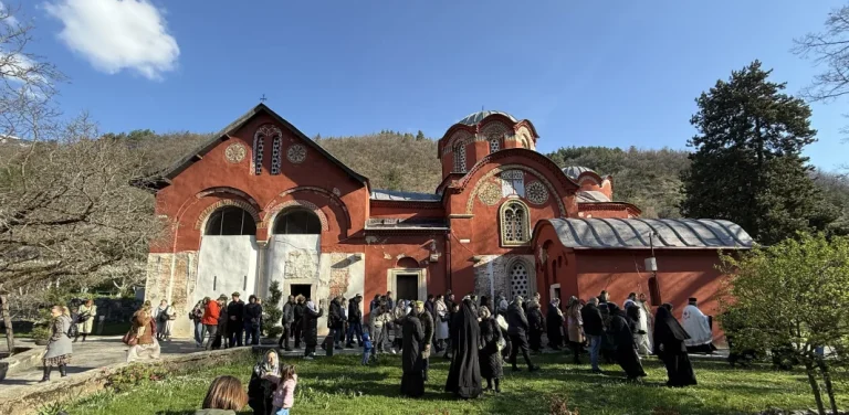 Praznik Cveti svečano obeležen u Pećkoj patrijaršiji