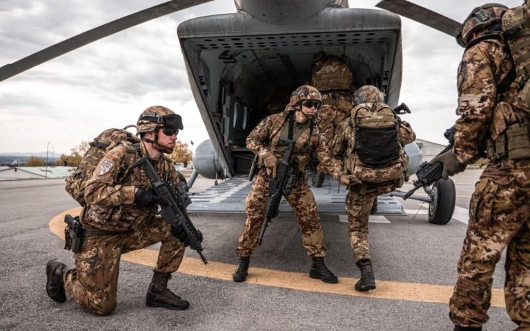 Kfor izveo helikoptersku obuku u kampu nadomak Peći