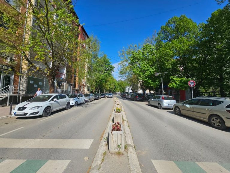 Zbog krađe cigareta iz kioska u Severnoj Mitrovici, uhapšene dve osobe u Južnoj Mitrovici