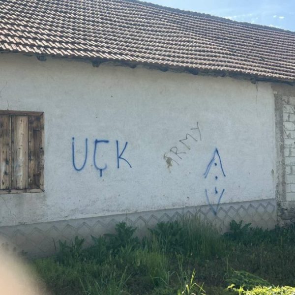 Grafiti OVK na kući srpske&hellip;