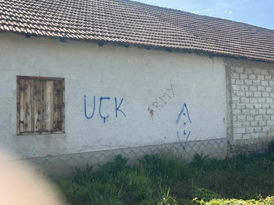 Grafiti OVK na kući srpske porodice u Mogili 