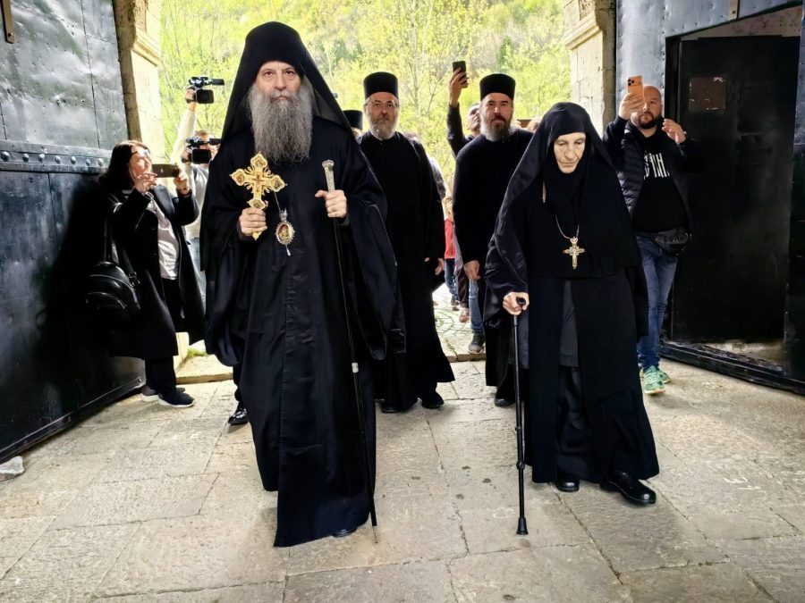 Patrijarh Porfirije stigao u Pećku Patrijaršiju na Vaskršnje praznike