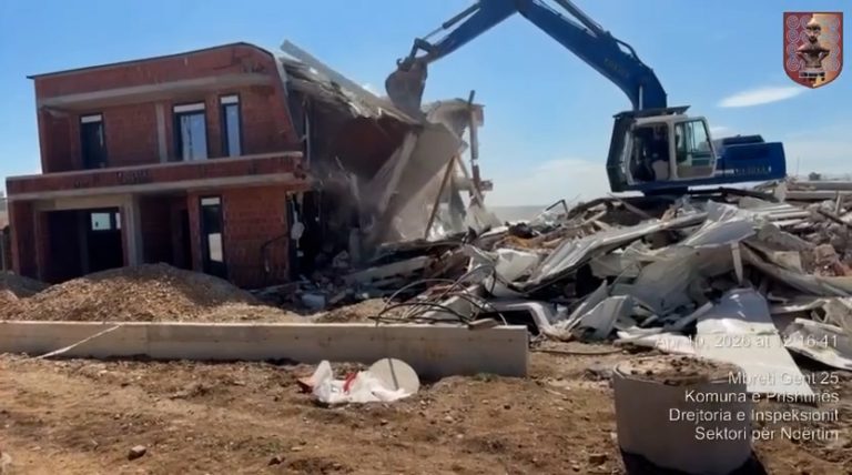 Priština ruši nelegalne kuće kod Čaglavice, Gračanica i dalje toleriše divlju gradnju