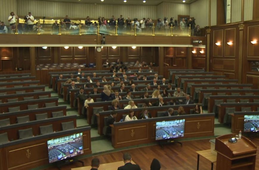 Nema predsednika ni večeras, sednica će biti nastavljena sutra