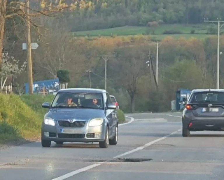 Probušene gume, otpale felne: Put Jarinje-Mitrovica i dalje bez trajne sanacije